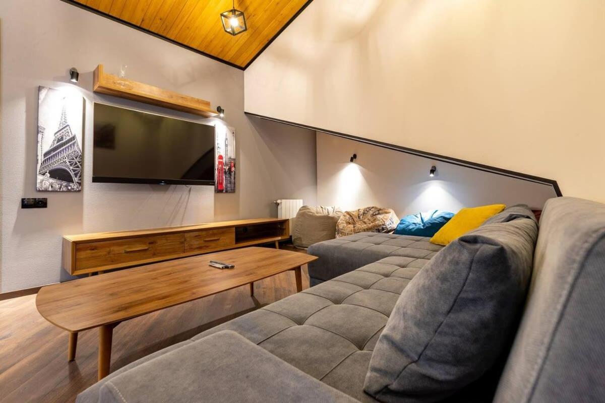 3Br Apt W Huge Terrace & Magnificent Views Tbilisi Buitenkant foto