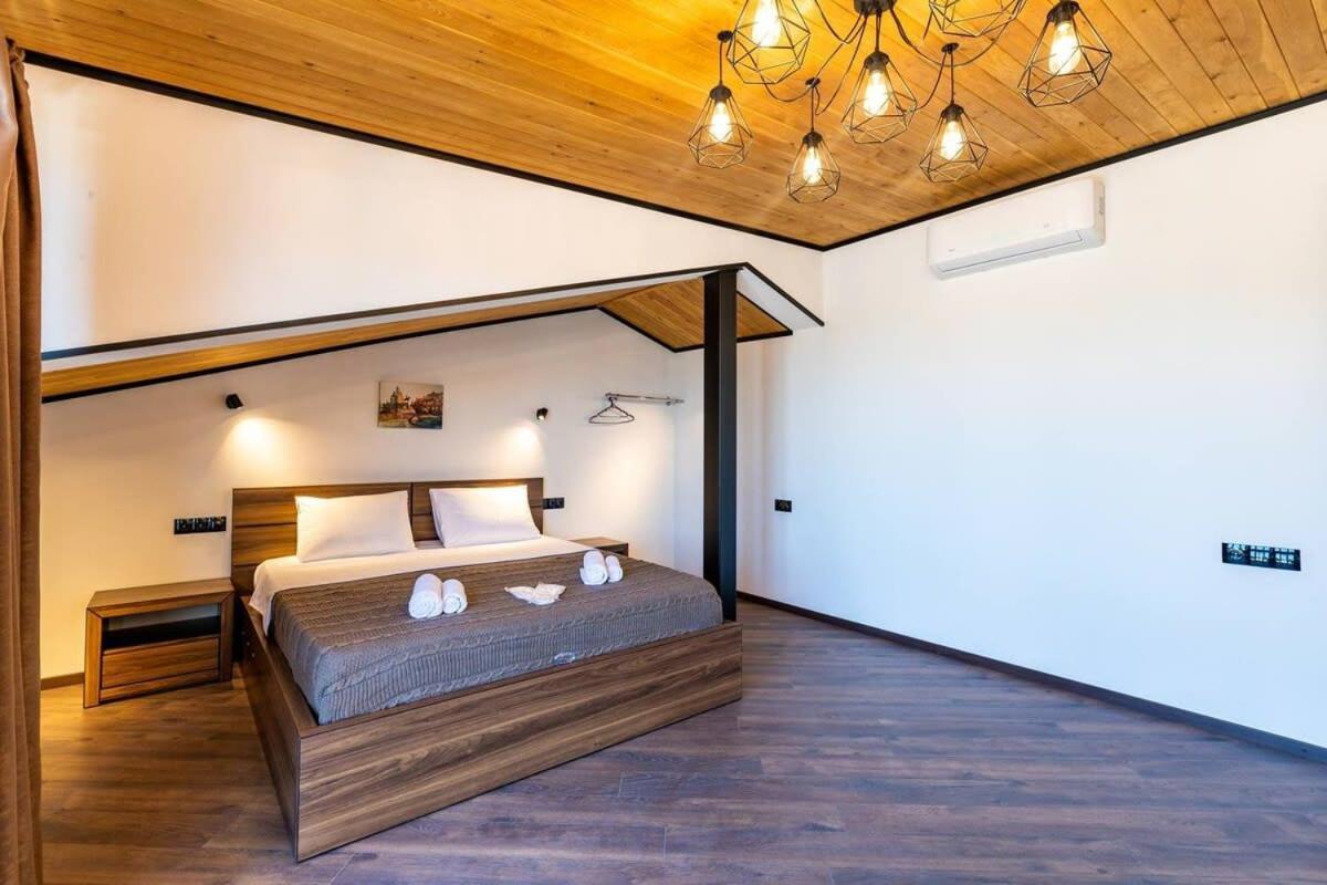 3Br Apt W Huge Terrace & Magnificent Views Tbilisi Buitenkant foto